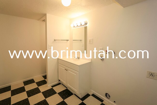 Building Photo - 3671 S 2245 E