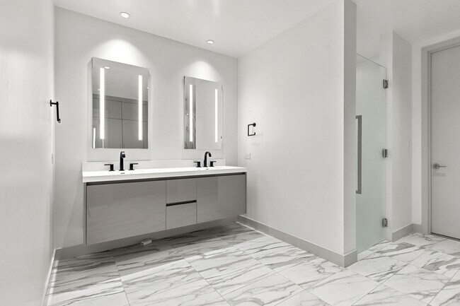 Building Photo - Stunning North Strip/City views from this UNFURNISHED 1+Den/1.5ba residence.