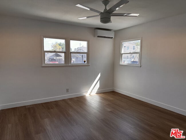 Building Photo - 1160 N Fries Ave
