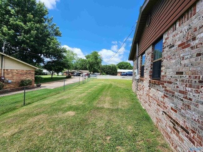 Building Photo - 247 Snow Dr