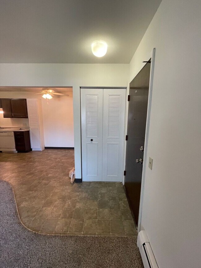 Building Photo - Lower 2 Bedroom with Patio - Optional Garage
