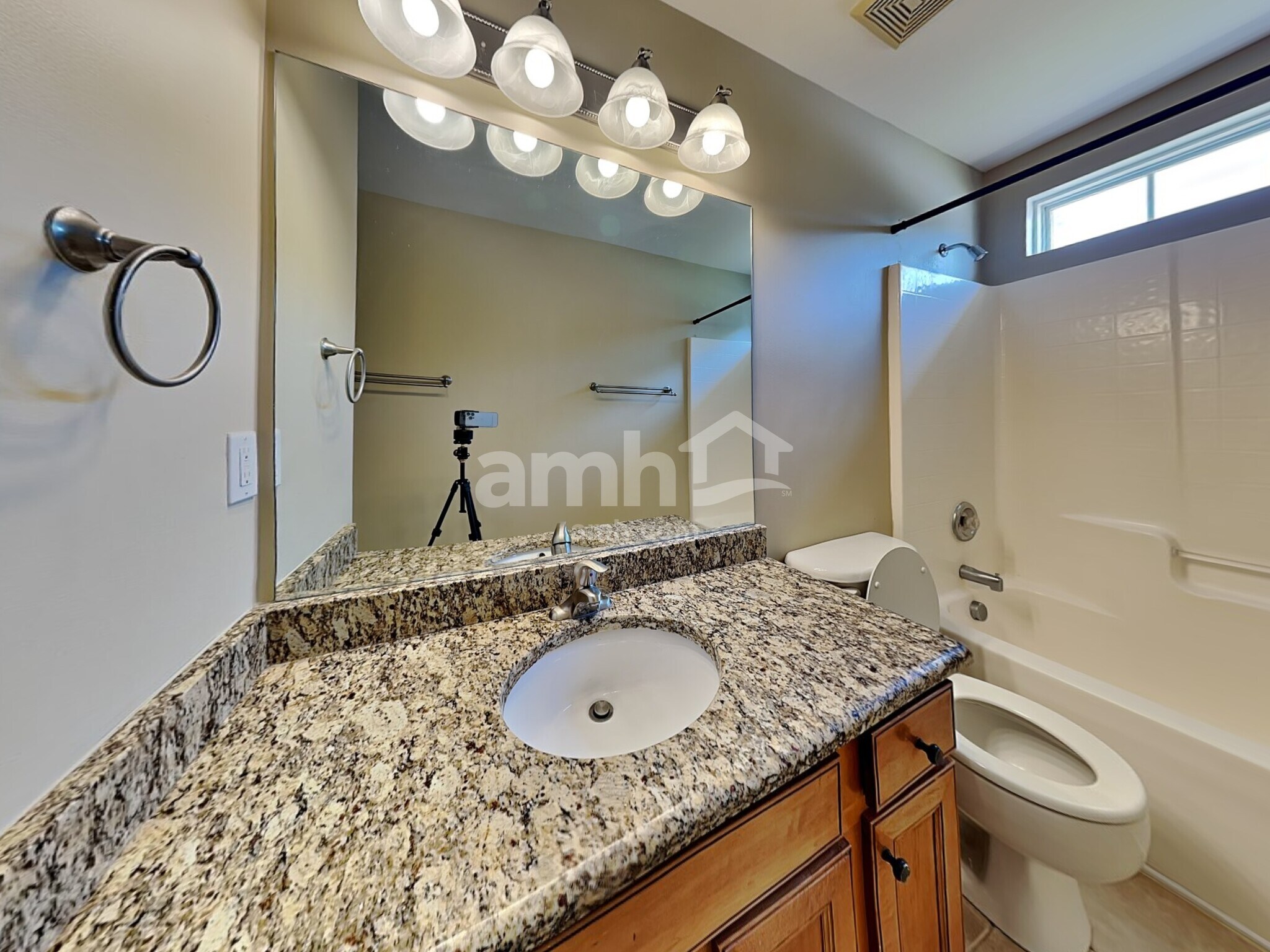 Building Photo - 11 Knoll Ridge Dr