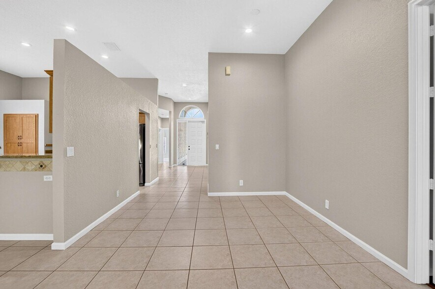 Building Photo - 5346 Vallejo Ter