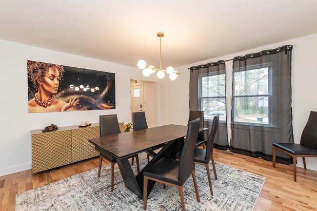 dining space - 4200 Pickwick Dr