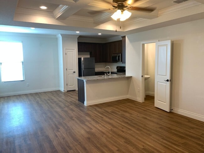 Building Photo - 3/2.5/1.5 Duplex /Easy access to I-35 / Fridge, Washer, Dryer / Fenced in yard / NBISD