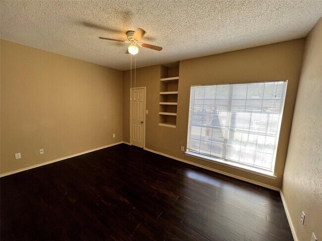 Building Photo - 9601 Forest Ln