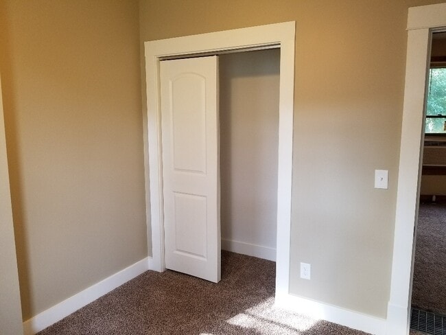 Building Photo - 2 Bed/1 Bath