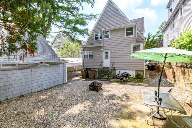 Building Photo - 25 Puritan Ln