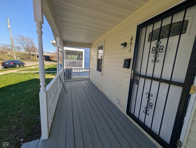 Building Photo - 451 W 26th St