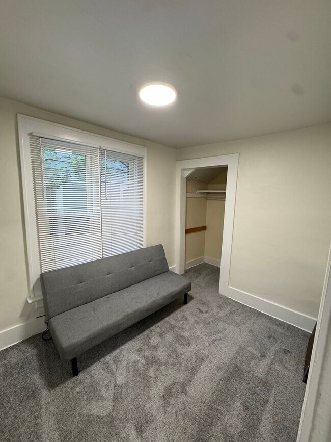 Building Photo - 4-Bedroom Near U-M with Bonus Room | Big Yard & Front Porch | On-site Laundry