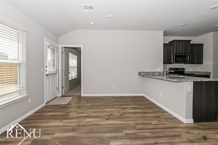 Building Photo - 1705 Maroon Dr