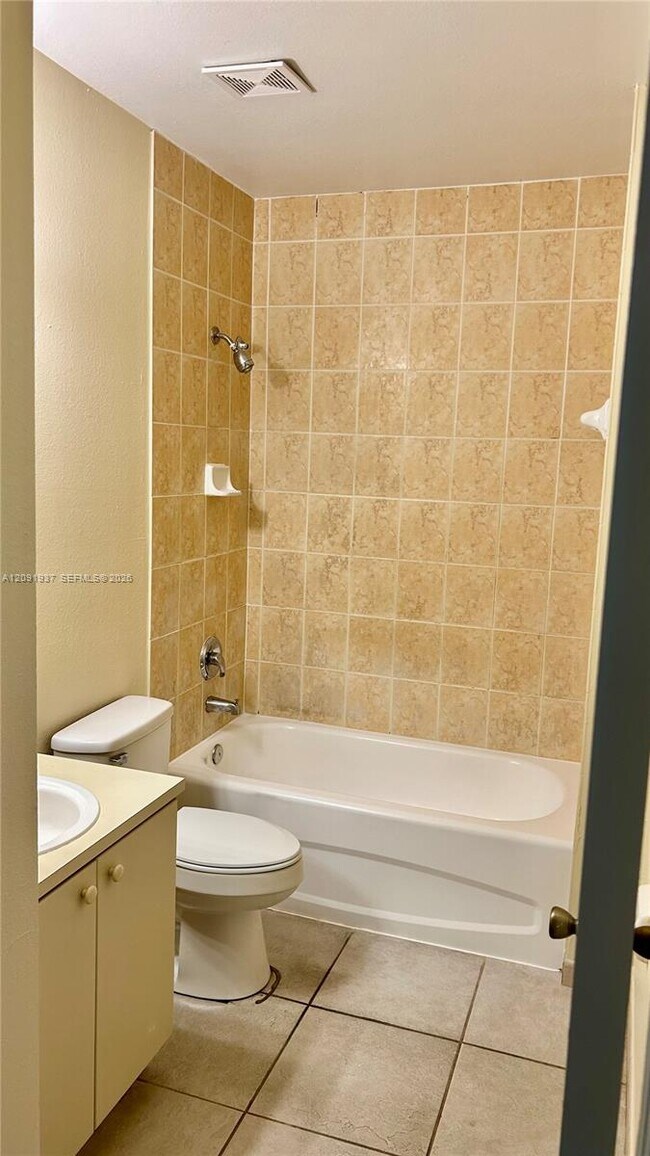 Building Photo - 1615 SW 3rd Ct