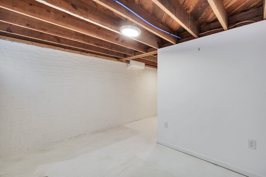 Building Photo - 109 E 26th Pl