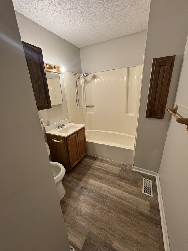 Building Photo - 2508 SE Kentucky Ave