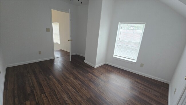 Building Photo - 421 Sidney St