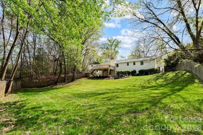 Building Photo - 100 Chadmore Dr
