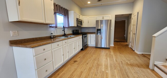 Building Photo - 5014 S Christiana Ave