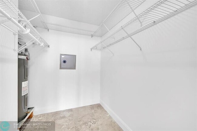 Building Photo - 2841 N Ocean Blvd