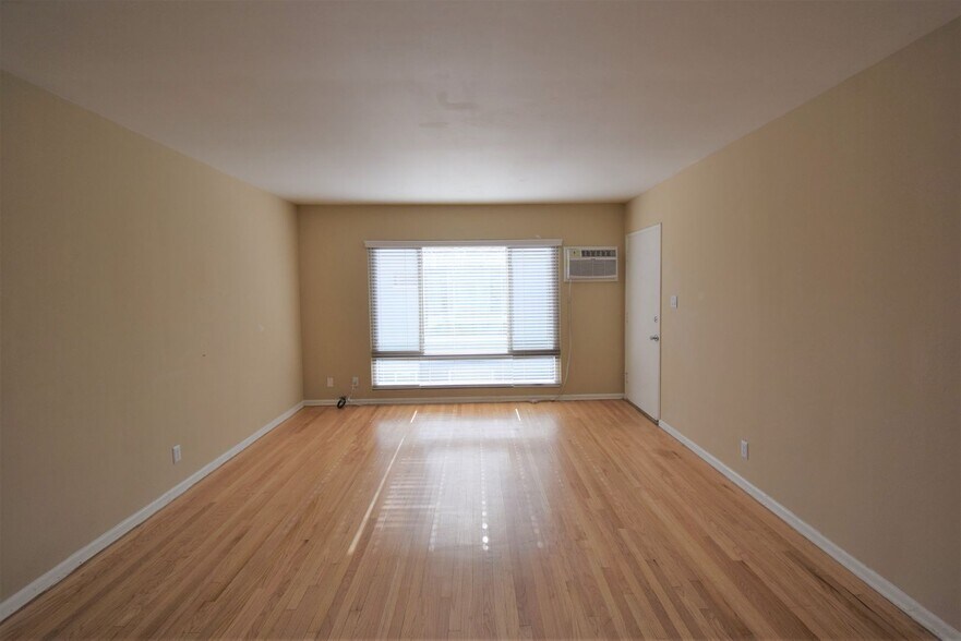 Building Photo - 5103 Cahuenga Blvd