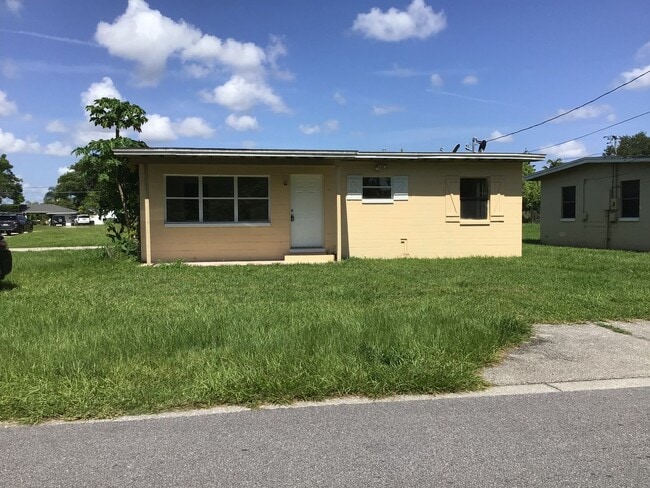 Building Photo - Northeast Orlando Home