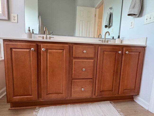 Building Photo - 4717 Farm Lake Dr