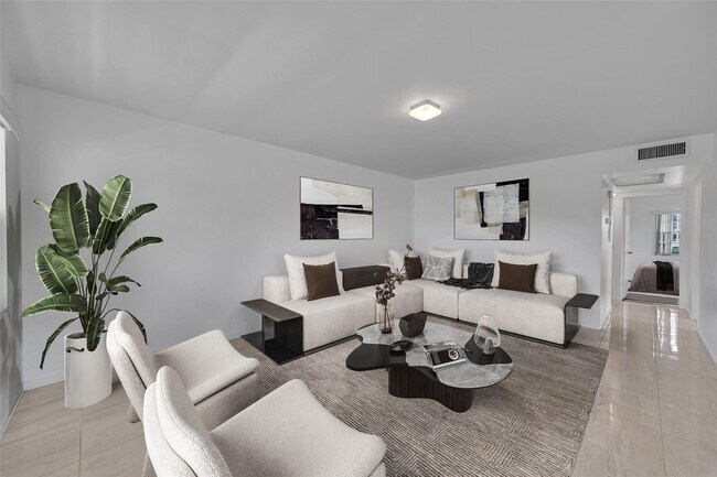 Building Photo - 486 Fanshaw L