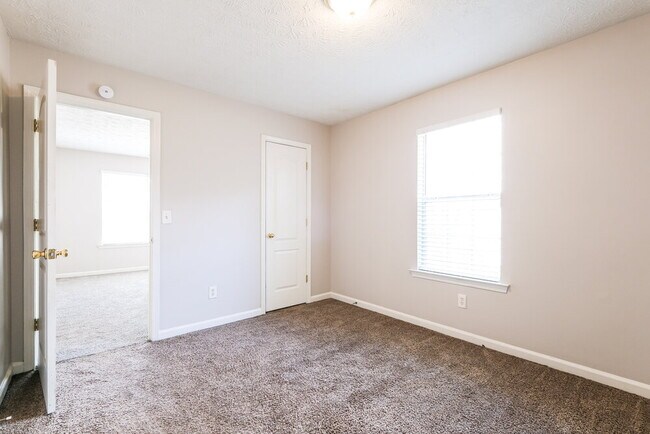 Building Photo - 430 Summer Hill Cir
