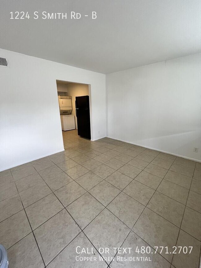 Building Photo - 1224 S Smith Rd