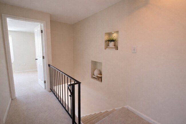 Building Photo - 107 Franklin St Ext