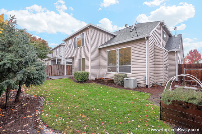 Building Photo - Beautiful 4 Bedrm* 2.5 Bath* Single Family...