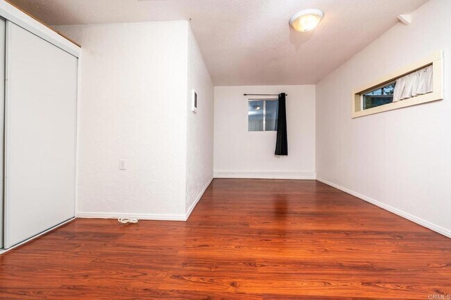 Building Photo - 1568 Primera St