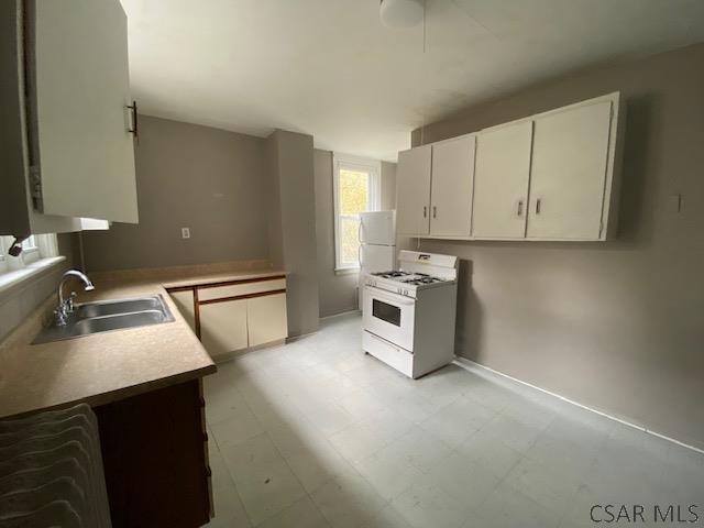 Building Photo - 722 Somerset St