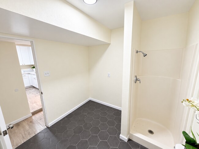 Building Photo - 6518 N 61st Dr