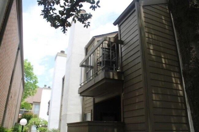 Building Photo - 10047 Westpark Dr