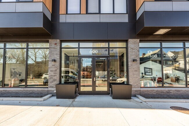 Building Photo - 600 Broadway