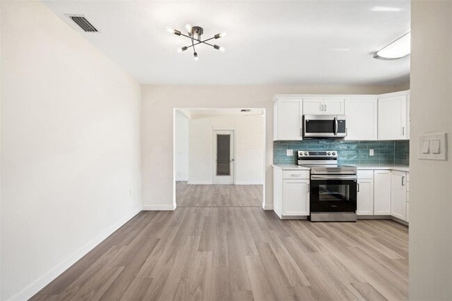 Building Photo - 662 Villa Grande Ave S