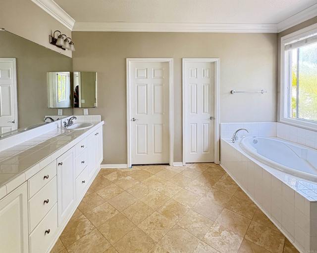 Building Photo - 4994 Crestview Dr