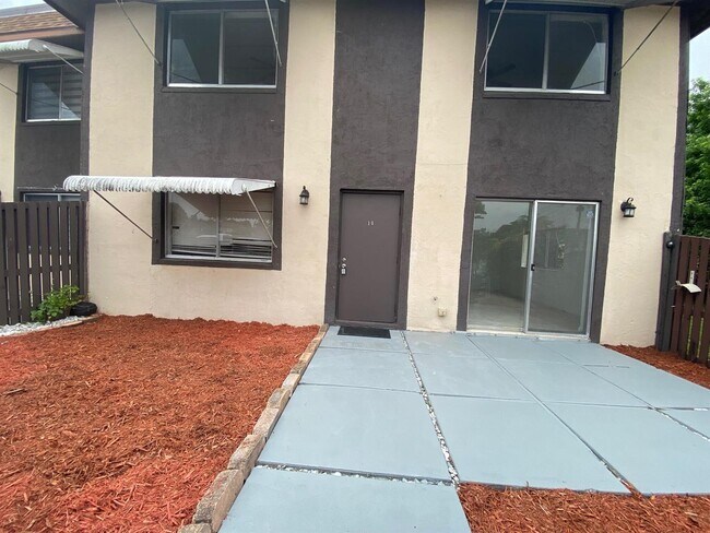 Primary Photo - 2130 Sherwood Forest Blvd