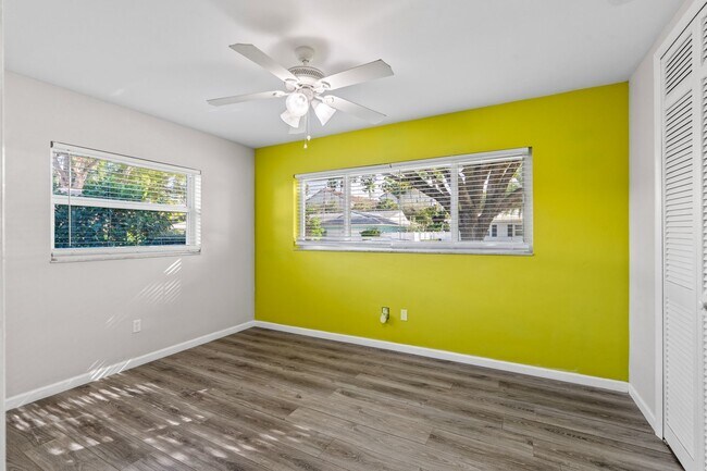 Building Photo - Single Family home on quiet street steps from the Intracoastal and Dining
