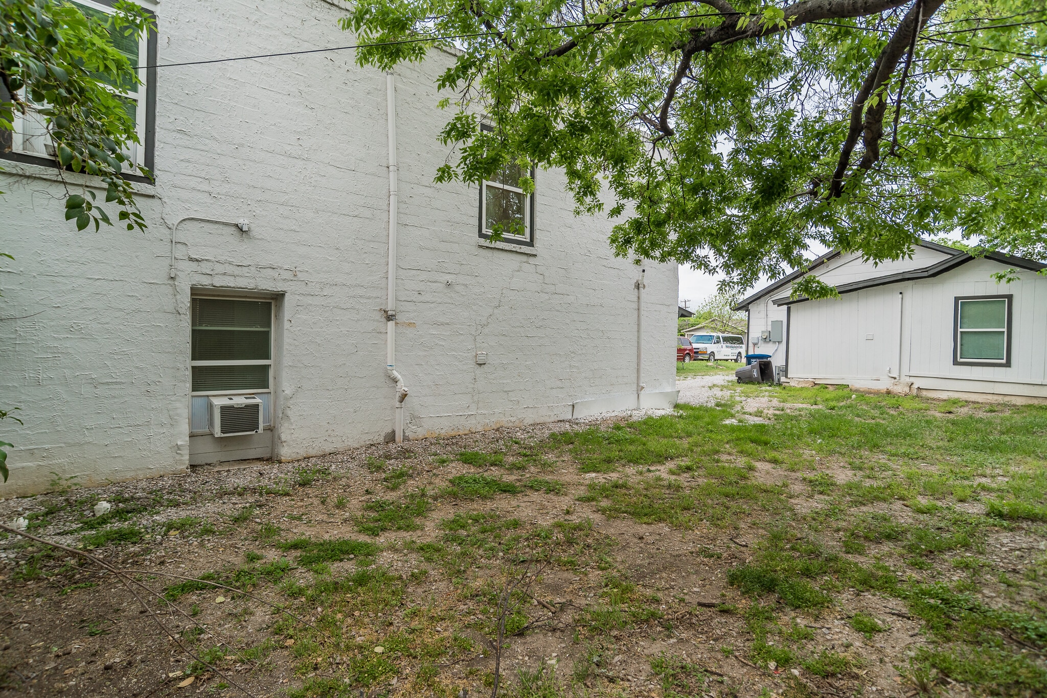 Building Photo - 2737 Stuart Dr