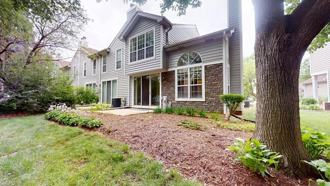 Building Photo - 1237 Cranbrook Dr