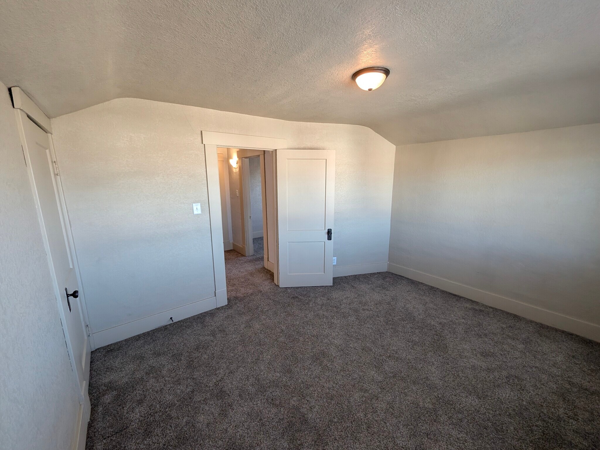 Bed 2 Up - 123 E North St