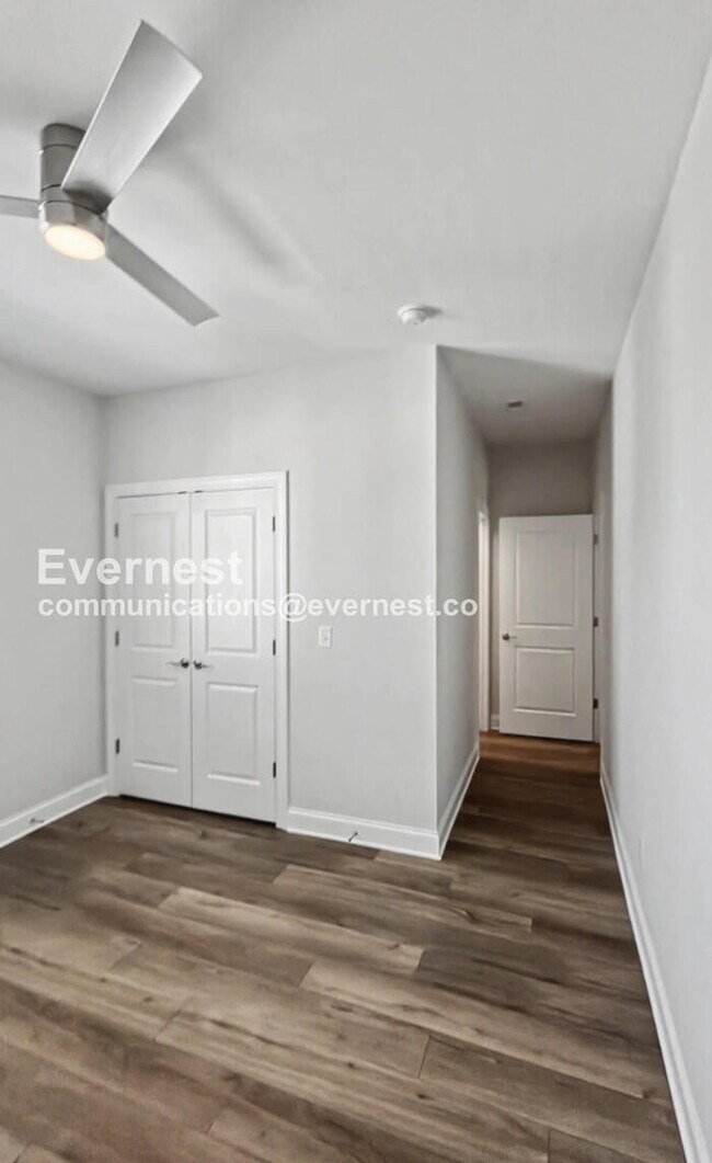 Building Photo - 2 Bed/2.5 Bath Townhome with Garage / Pet-Friendly / Available Now!