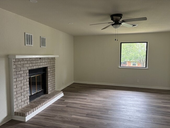 Building Photo - 3/2/1 in Quiet Neighborhood in Denison!