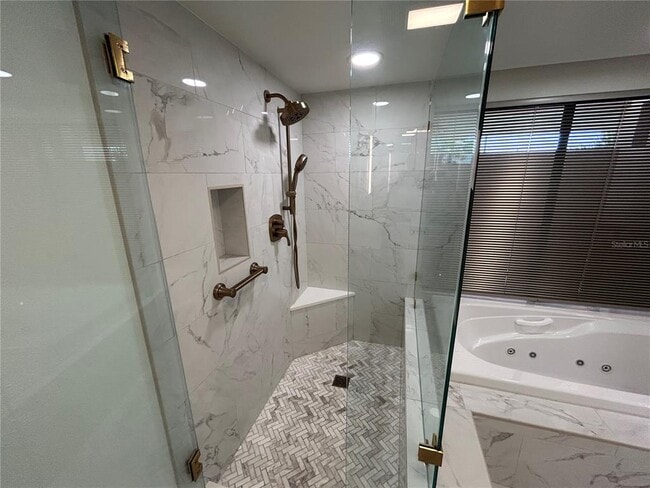 Building Photo - 6260 Kipps Colony Ct S