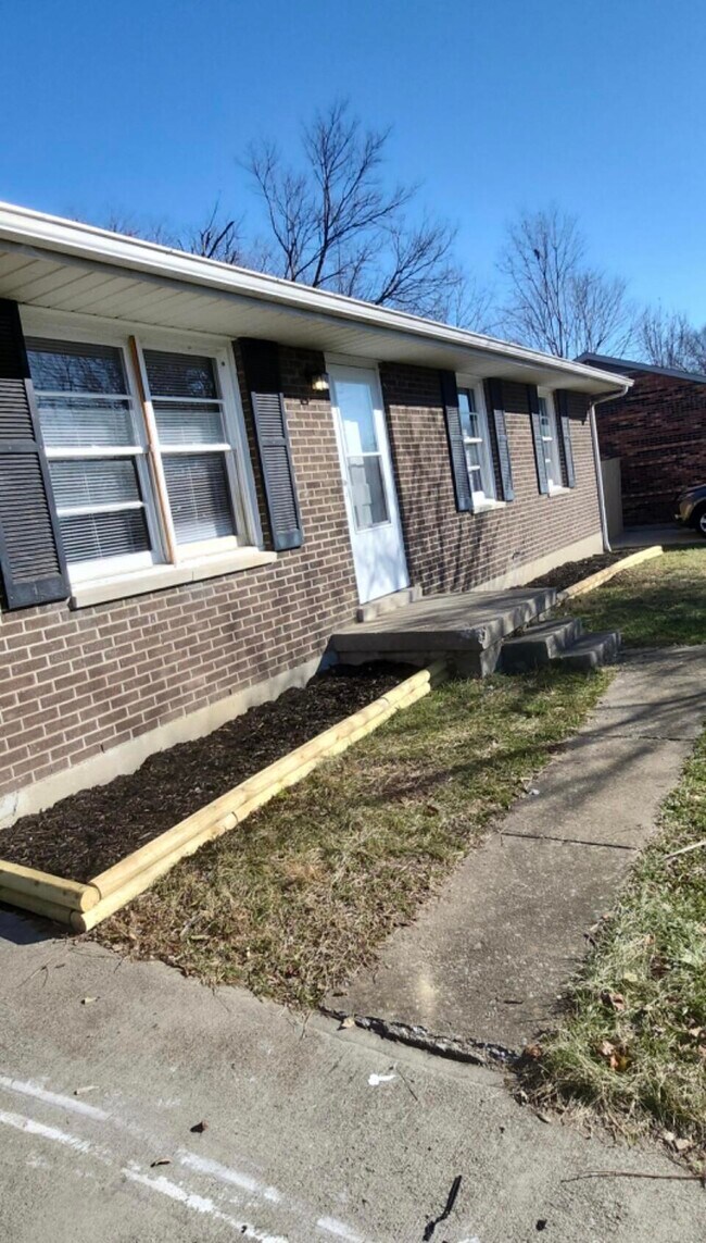 Building Photo - 3705 Trent Cir