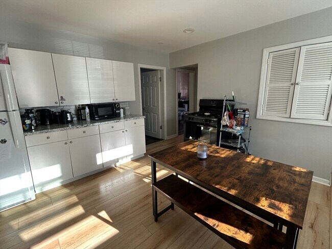 Primary Photo - 26 Tapley Ave