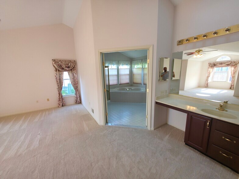 Building Photo - 15803 Lautrec Ct