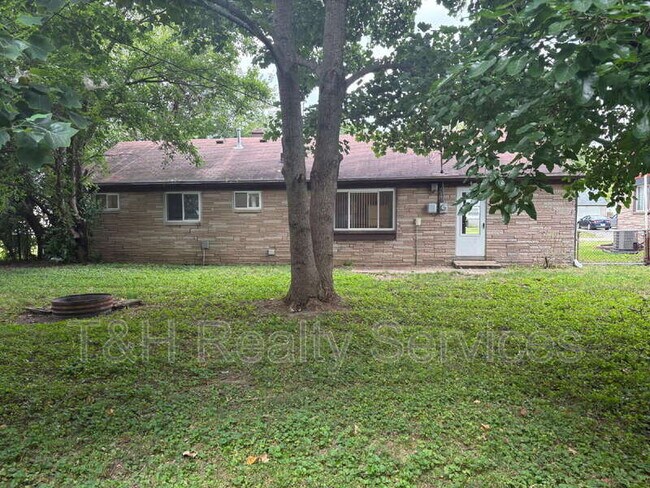 Building Photo - 636 Park Dr