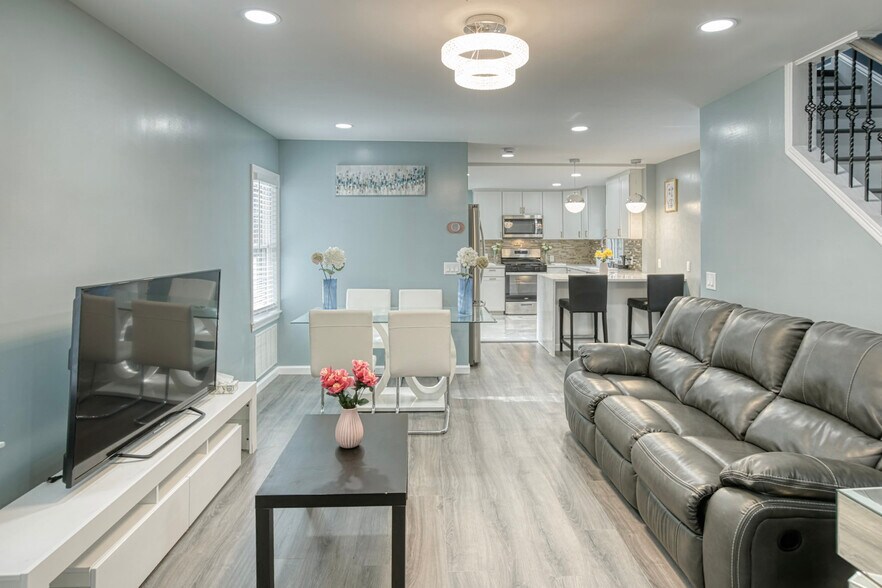 Living Room - 39 Quarry St